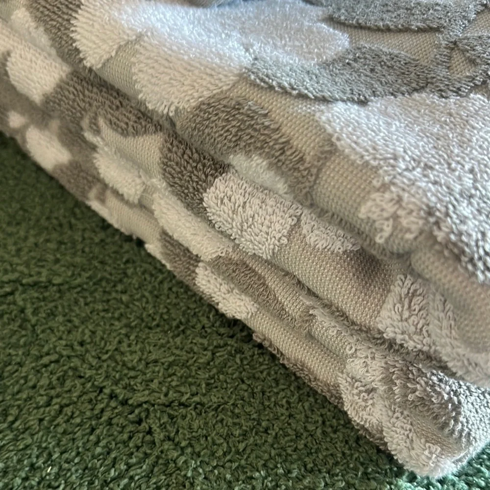 Rachel Ashwell Farmhouse Bath Towels Hand Towels Washcloths Gray Floral NEW